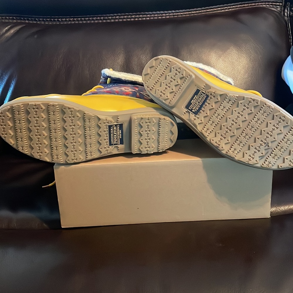 Pendleton Yellow Tucson Duck Mid Boot - Picture 5 of 8